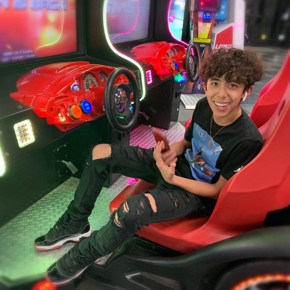 Meet your Posher, Elijah